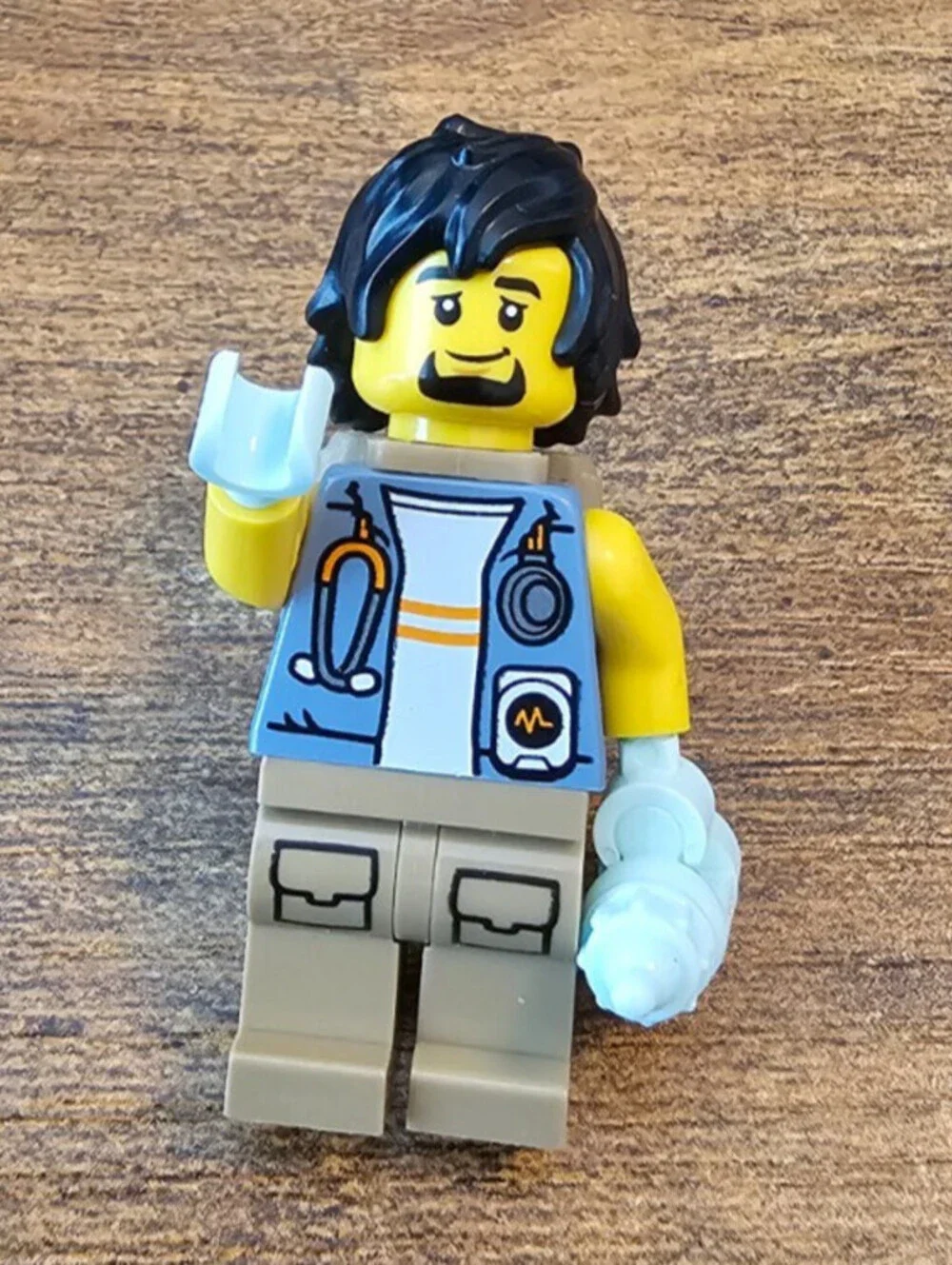 Lego New City Jungle Explorer Sand Blue Jacket Stethoscope Tan Legs Minifigure